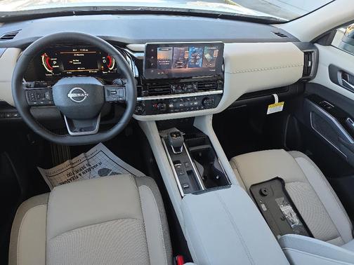 2026 Nissan Pathfinder SL