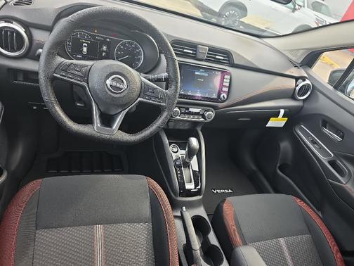 2025 Nissan Versa 1.6 SR