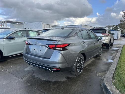 2025 Nissan Versa 1.6 SR