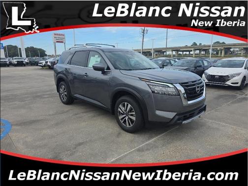 2025 Nissan Pathfinder SL