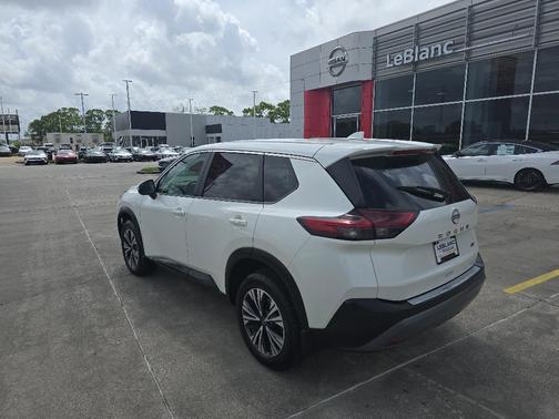 2022 Nissan Rogue SV