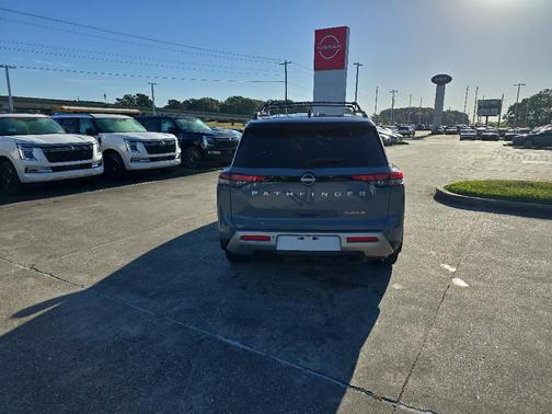 2022 Nissan Pathfinder Platinum
