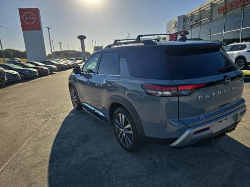 2022 Nissan Pathfinder Platinum
