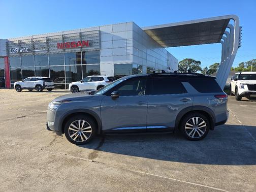 2022 Nissan Pathfinder Platinum