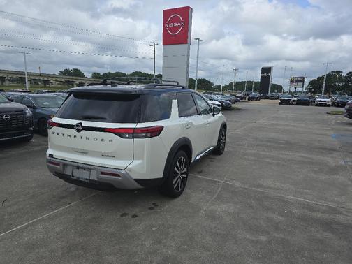 2 Tone White / Black Roof 2023 Nissan Pathfinder Platinum