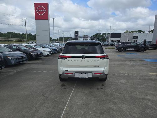 2 Tone White / Black Roof 2023 Nissan Pathfinder Platinum