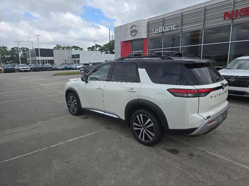 2 Tone White / Black Roof 2023 Nissan Pathfinder Platinum