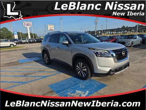 2025 Nissan Pathfinder SL