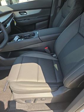 Everest White P 2026 Nissan Murano Platinum