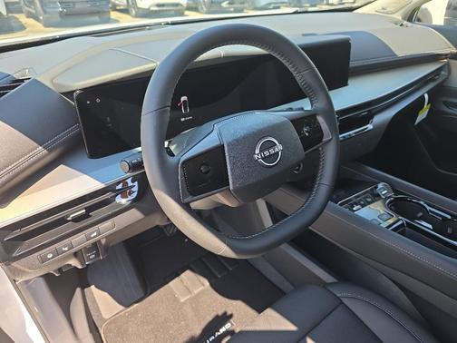 Everest White P 2026 Nissan Murano Platinum