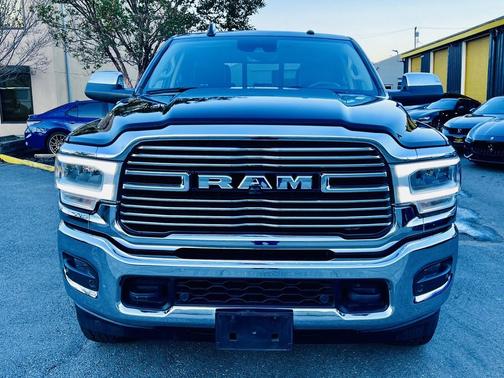 2020 RAM 3500 Laramie Crew Cab 4x4 8' Box