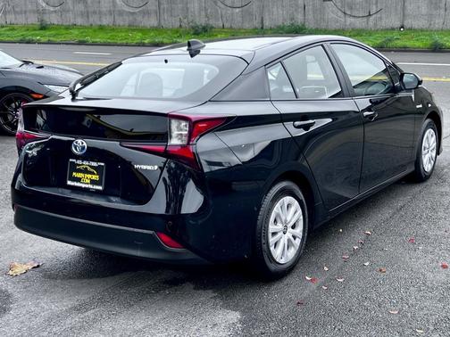 2021 Toyota Prius LE