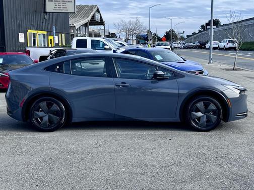 2023 Toyota Prius LE