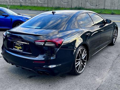 2022 Maserati Ghibli Trofeo