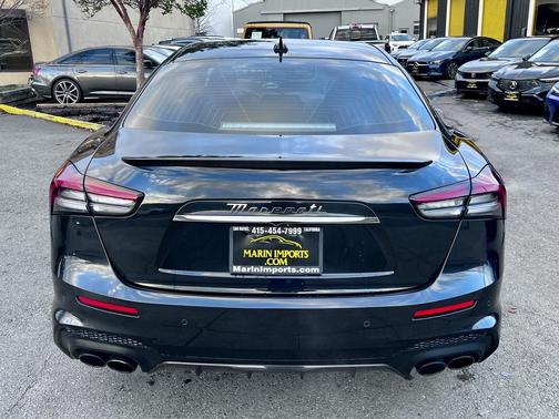 2022 Maserati Ghibli Trofeo