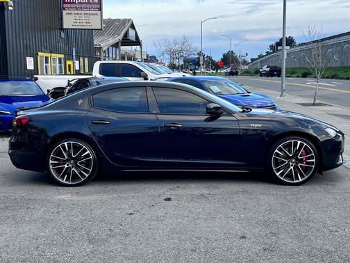 2022 Maserati Ghibli Trofeo