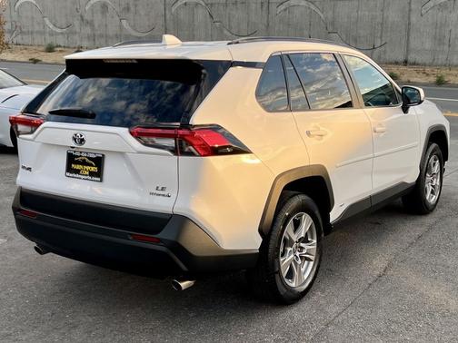 2023 Toyota RAV4 Hybrid LE