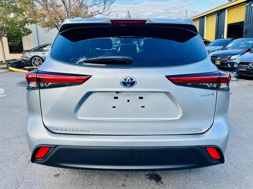 2021 Toyota Highlander Hybrid XLE