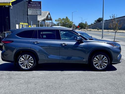 2020 Toyota Highlander Hybrid Platinum