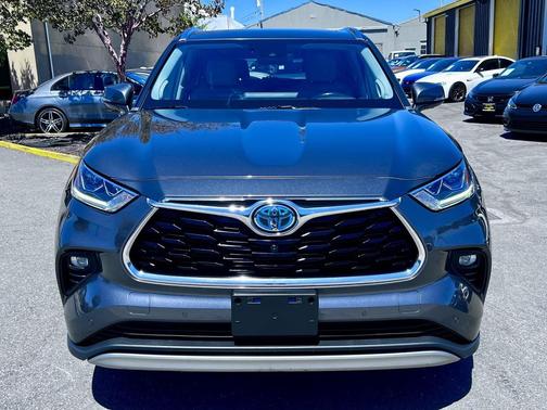 2020 Toyota Highlander Hybrid Platinum