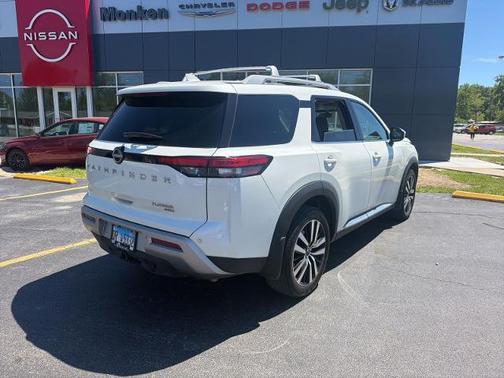 White 2023 Nissan Pathfinder Platinum