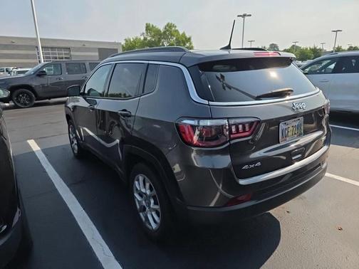 Granite Crystal Clearcoat Metallic 2023 Jeep Compass Latitude Lux