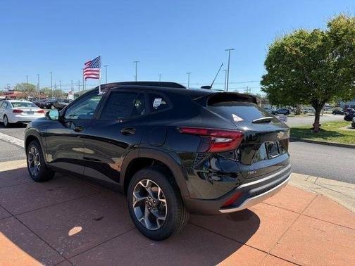 Mosaic Black Metallic 2026 Chevrolet Trax LT