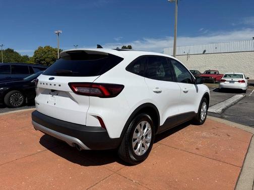 Oxford White 2025 Ford Escape Active