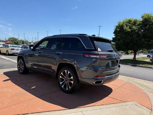 Metallic 2022 Jeep Grand Cherokee Overland