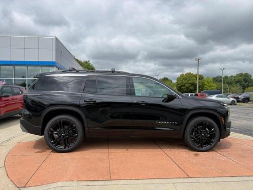Black Metallic 2027 Chevrolet Traverse LT