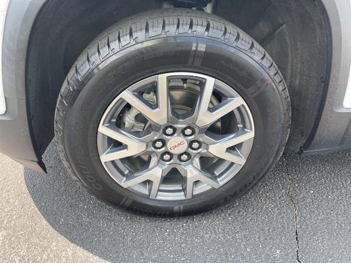 Summit White 2023 GMC Acadia SLT