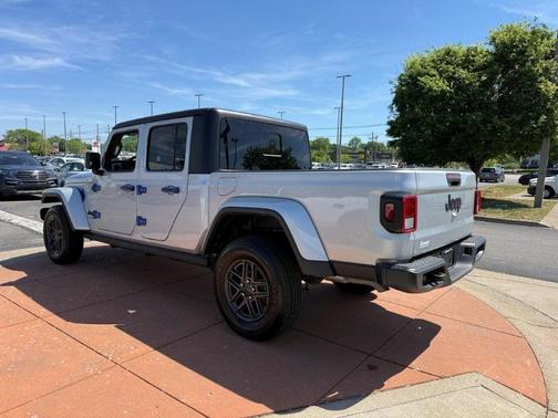 Silver Zynith Clearcoat 2024 Jeep Gladiator Sport