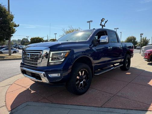 Deep Blue Pearl 2020 Nissan Titan SL