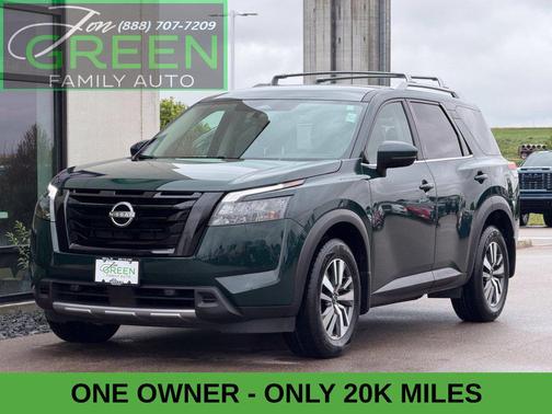 Obsidian Green Pearl 2025 Nissan Pathfinder SL 4WD