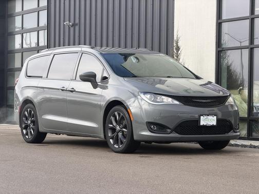 2020 Chrysler Pacifica Touring-L Plus