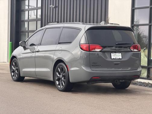 2020 Chrysler Pacifica Touring-L Plus