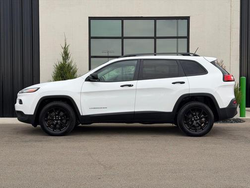 Bright White Clearcoat 2017 Jeep Cherokee Sport