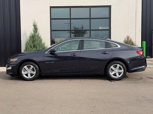 Dark Ash Metallic 2023 Chevrolet Malibu 1LS