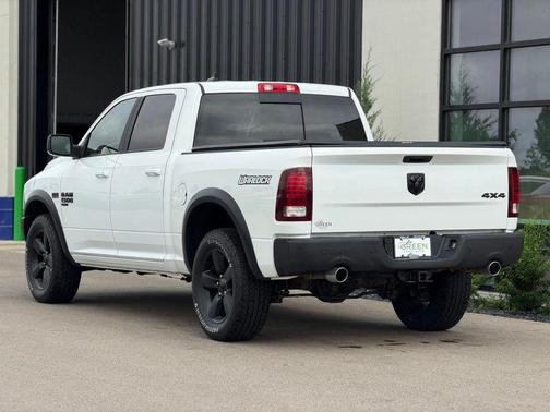 Bright White Clearcoat 2019 RAM 1500 SLT