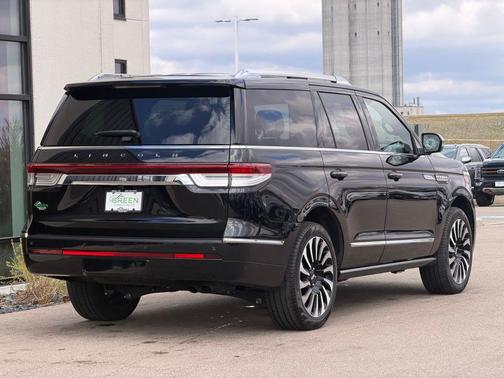 Infinite Black Metallic Clearcoat 2023 Lincoln Navigator Black Label