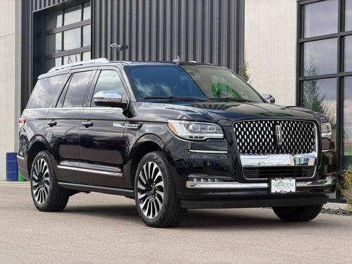 Infinite Black Metallic Clearcoat 2023 Lincoln Navigator Black Label