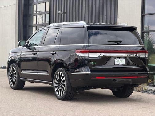 Infinite Black Metallic Clearcoat 2023 Lincoln Navigator Black Label