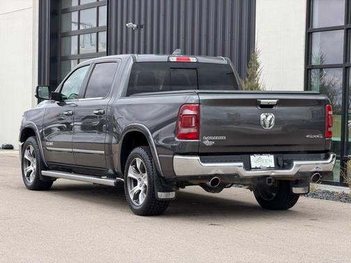 Granite Crystal Metallic Clearcoat 2019 RAM 1500 Laramie