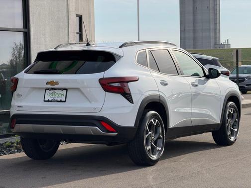 Summit White 2025 Chevrolet Trax LT