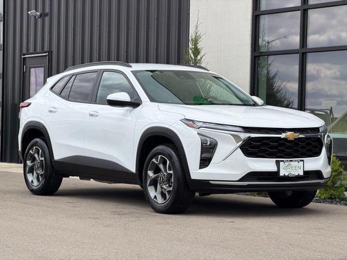 Summit White 2025 Chevrolet Trax LT