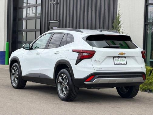 Summit White 2025 Chevrolet Trax LT
