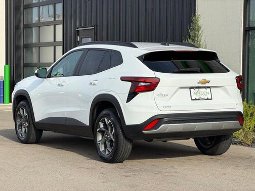 Summit White 2025 Chevrolet Trax LT