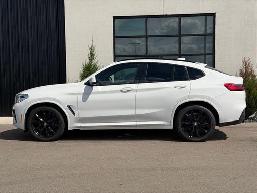 White 2021 BMW X4 xDrive30i