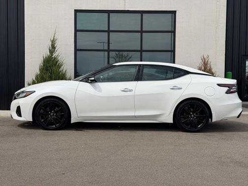 Pearl White TriCoat 2023 Nissan Maxima SL