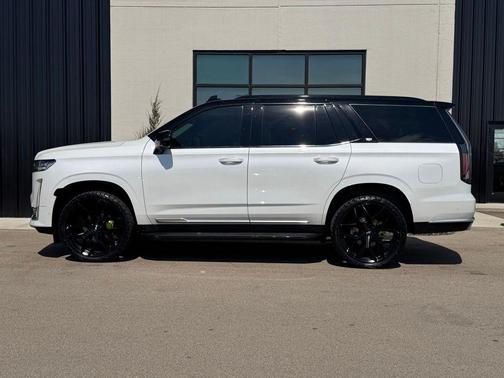 Crystal White Tricoat 2021 Cadillac Escalade Premium Luxury